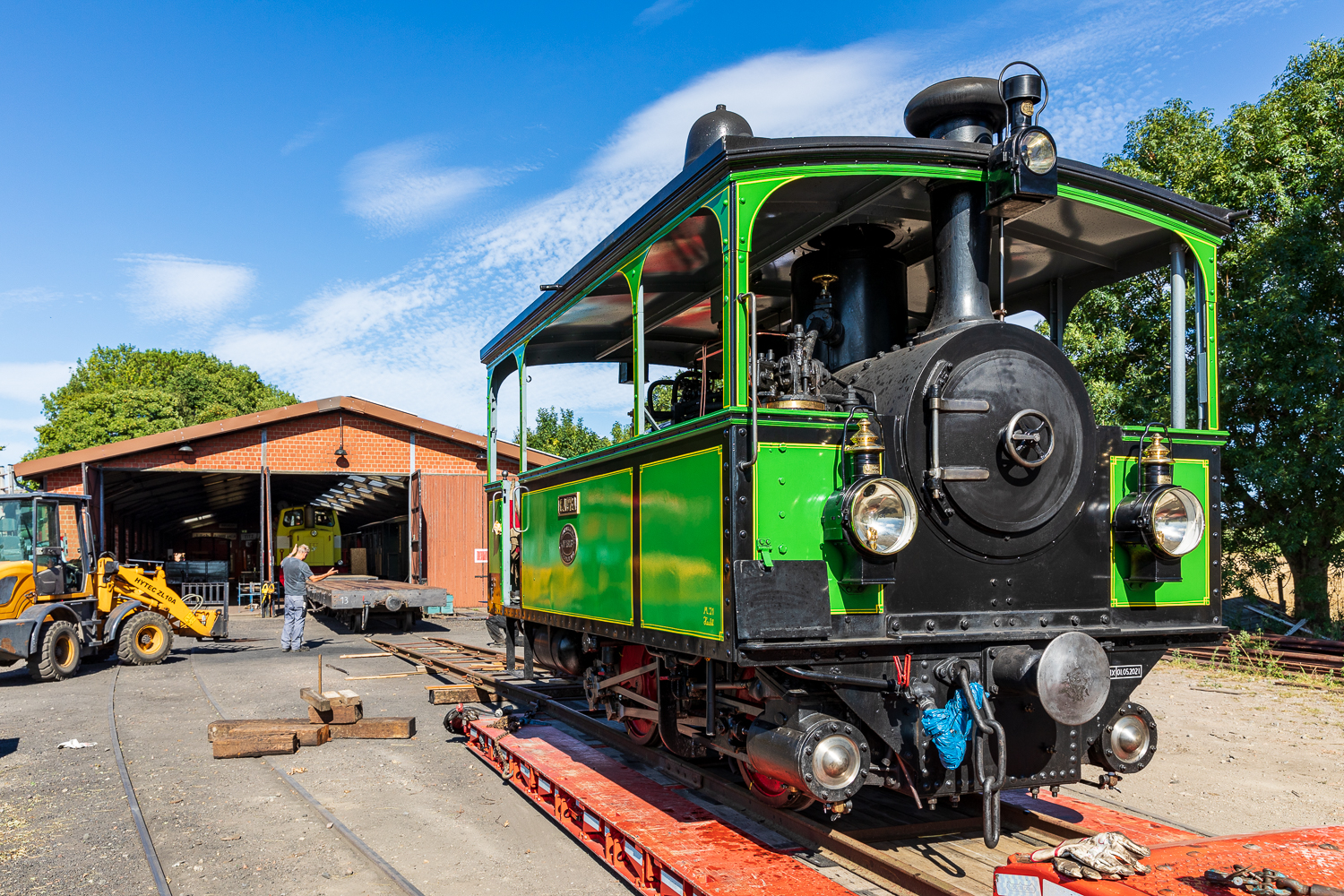 V 22.01 mit 2 Wagen zum Abladen